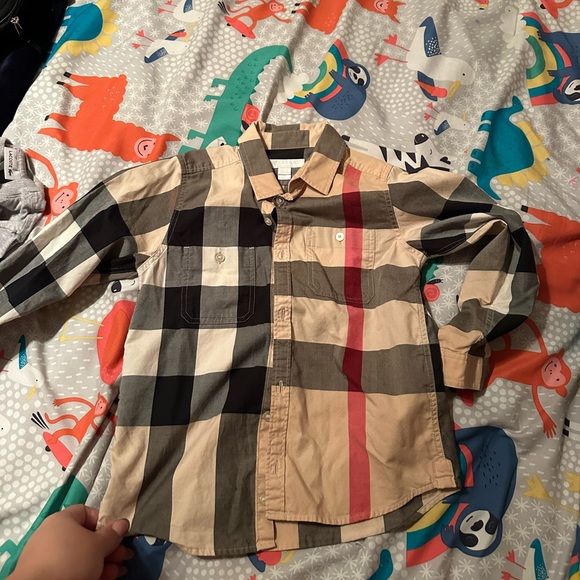 Size 6 kids burberryry shirt